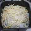 シャキシャキ食感が美味しい「糸こんにゃくとエノキのすき炒め」の工程4