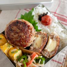 冷めてもやわらかジューシー♡もやしのチーズインハンバーグ弁当