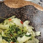 豆苗とキャベツの薬膳蒸し