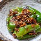 包丁いらず！こんがり焼き色がたまらん「やみつき旨辛ピーマン」