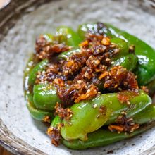 包丁いらず！こんがり焼き色がたまらん「やみつき旨辛ピーマン」