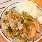 【豚肉の生姜焼き】少ない調味料で簡単♩