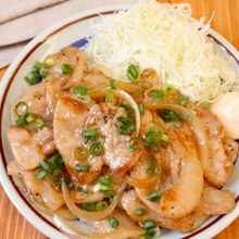 【豚肉の生姜焼き】少ない調味料で簡単♩