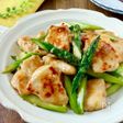 鶏むね肉とアスパラガスの塩麹炒め