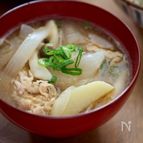 新じゃがいもと新たまねぎ入り豚汁