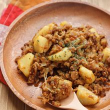 【ご飯がすすむ】スパイシーじゃがチー炒め