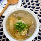 豆腐団子と春雨の中華スープ。