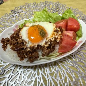 まつりかの作ってみた!投稿(ワンパン＼ロコモコ風そぼろ丼／)