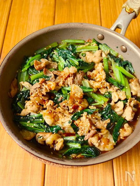 ワンパン10分！【豚肉と小松菜のオイスター炒め】ご飯すすむ♩