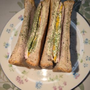 KUMIKOの作ってみた!投稿(フライパンで簡単カフェ風【とろけるハムチーズのホットサンド】)
