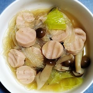 猫の作ってみた!投稿(カップに入れてチンするだけ♪簡単すぎる「コンソメ春雨スープ」)