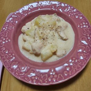 ナムディの作ってみた!投稿(【鶏むねとじゃがいものクリーム煮】簡単！とろみ付け要らず♪)