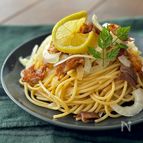 真白玉ねぎとカリカリ豚バラの和風パスタ