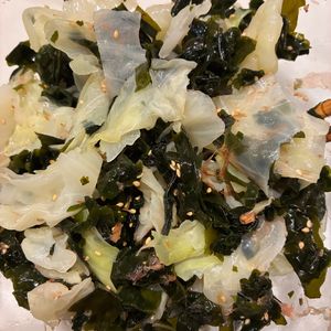 イトマルの作ってみた!投稿(レンチン3分《キャベツとわかめのごま酢サラダ》)