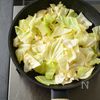 【ワンパン韓国おかず！】豚バラキャベツのタッカルビ風炒めの工程2