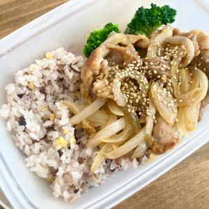 ゆかりの作ってみた!投稿(ご飯が進む♪【新玉ねぎと豚こまのピリ辛味噌炒め】)