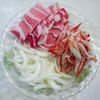 豚肉とカニカマの素麺チャンプルの下準備