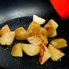 とまらない居酒屋の定番『ガリバタポテト』の工程3