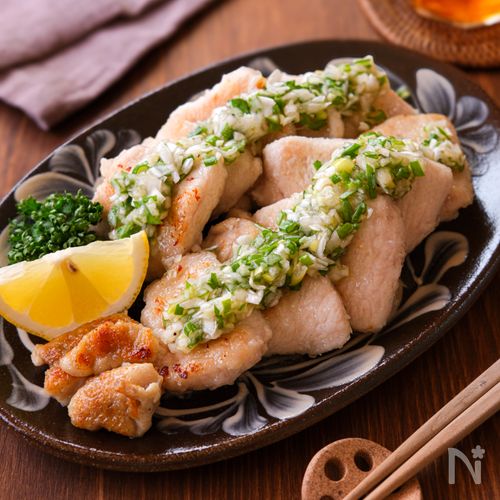 【やわらか鶏むね肉のねぎ塩だれ】ごはんもお酒も進む！