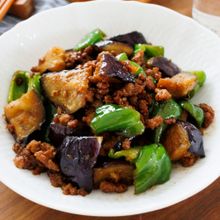 『なすとピーマンの肉味噌炒め』ワンパン簡単☆ご飯がすすむ♪