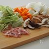 野菜の甘みがしみしみ！心もほっこり【かきたまポトフ】の工程1