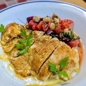 まゆのの作ってみた!投稿(鶏むね1枚で！ビストロ級カレーソテーのヨーグルトソース)