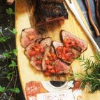柔らか肉質♪牛肉のたたきとバルサミコ酢のトマトソース添え