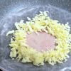 生地作り不要♪ライスペーパーで簡単ハムエッグガレットの工程2