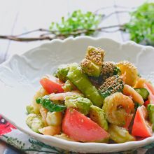 ポリ袋で！むき海老ときゅうりとトマトとアボカドの中華風サラダ