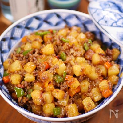 作り置きに♪お弁当に♪ねっとり甘～い🤩カレーそぼろ肉じゃが