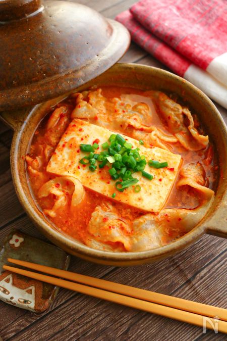豚バラと豆腐の簡単キムチ鍋【寒い日に食べたい♪鍋1つで簡単】