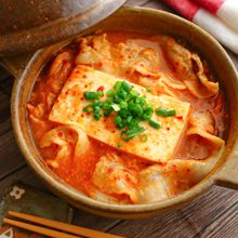 豚バラと豆腐の簡単キムチ鍋【寒い日に食べたい♪鍋1つで簡単】