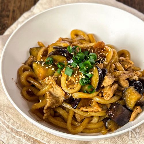 濃厚味噌焼きうどん】コク旨だれでガッツリ満足！