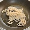 シャキシャキでくせになる♪【れんこんとひき肉のカレー炒め】の工程2