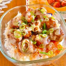 〖レンジ1分〗ミートボール10個！とろ〜りチーズの満足丼