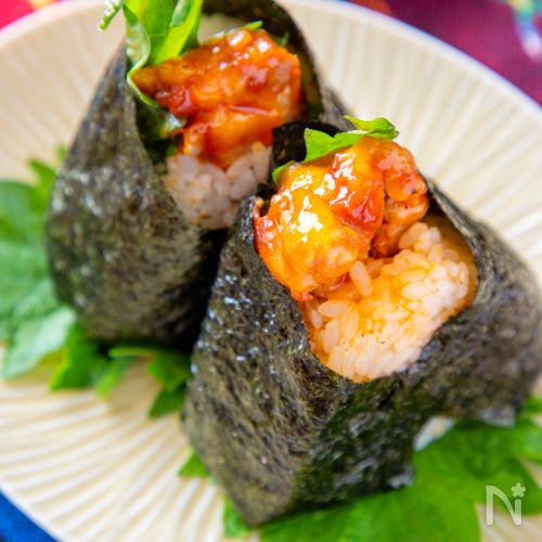 止まらない美味しさ!【ヤンニョムチキンの韓国風おにぎり】