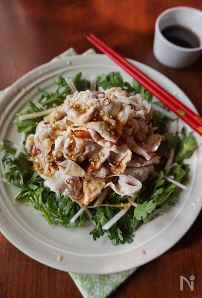 春菊と茹で豚の香味サラダ