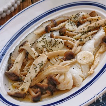 レンジで簡単 鱈ときのこのガーリックバタービネガー蒸し By 松山絵美 レシピサイト Nadia ナディア プロの料理家のおいしいレシピ