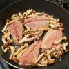 簡単10分！さっぱりコクうま♪「焼きサバのガリバタぽん酢」の工程2