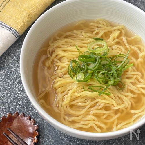 【あの有名ドーナツ店の汁そば風】やさしすぎる中華そば