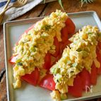 食べ応えと味わい自慢【タルタル風たまごサラダ】でトマトサラダ
