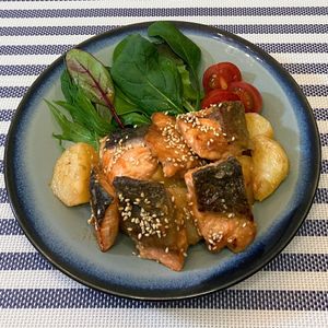 𝔂𝓾𝓶𝓲🍓の作ってみた!投稿(ごはんがすすむ♩鮭とじゃがいもの甘辛味噌バター)