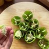 目からウロコ！豚こまを詰めるだけで簡単「ピーマンの肉詰め」の工程1