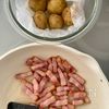 【新じゃがとブロックベーコンのピリ辛炒め】食べるラー油で旨辛の工程1