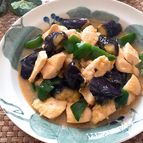 ヘルシー♡鶏むね肉となすとピーマンの味噌炒め