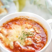 チーズたっぷり！トマトと卵のスープ