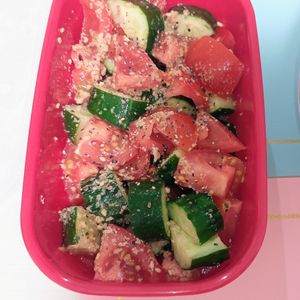 milkの作ってみた!投稿(5分で完成！【トマトときゅうりの中華胡麻サラダ】)