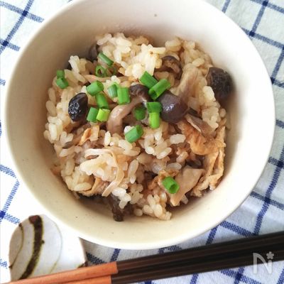 ヘルシーで旨みたっぷり美味しい☆きのこ炊き込みご飯