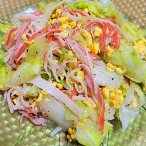 ヴェルの作ってみた!投稿(カニカマとレタスと卵のさっぱりヘルシーサラダ😋🥗)