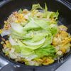 定番の鮭レタスチャーハンの工程3